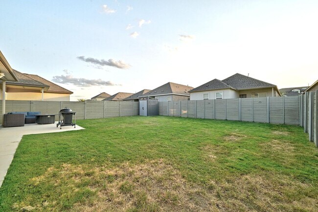 Building Photo - 3/BR 2/BA Home with Modern Touches and Coz...