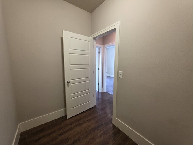 Building Photo - 616 Mill Pond Wy
