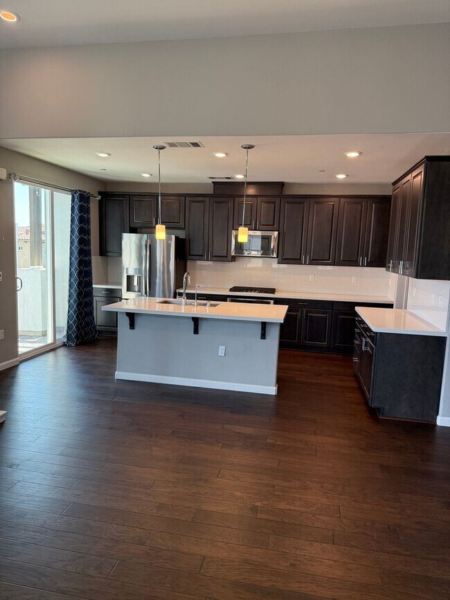 Building Photo - PENTHOUSE CONDO IN COMMUNICATION HILL | 2B...
