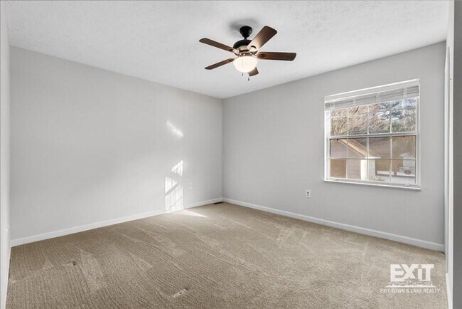 Building Photo - Welcome To This Smart 3 Bedroom, 1.5 Bath Home in Clarksville, VA!