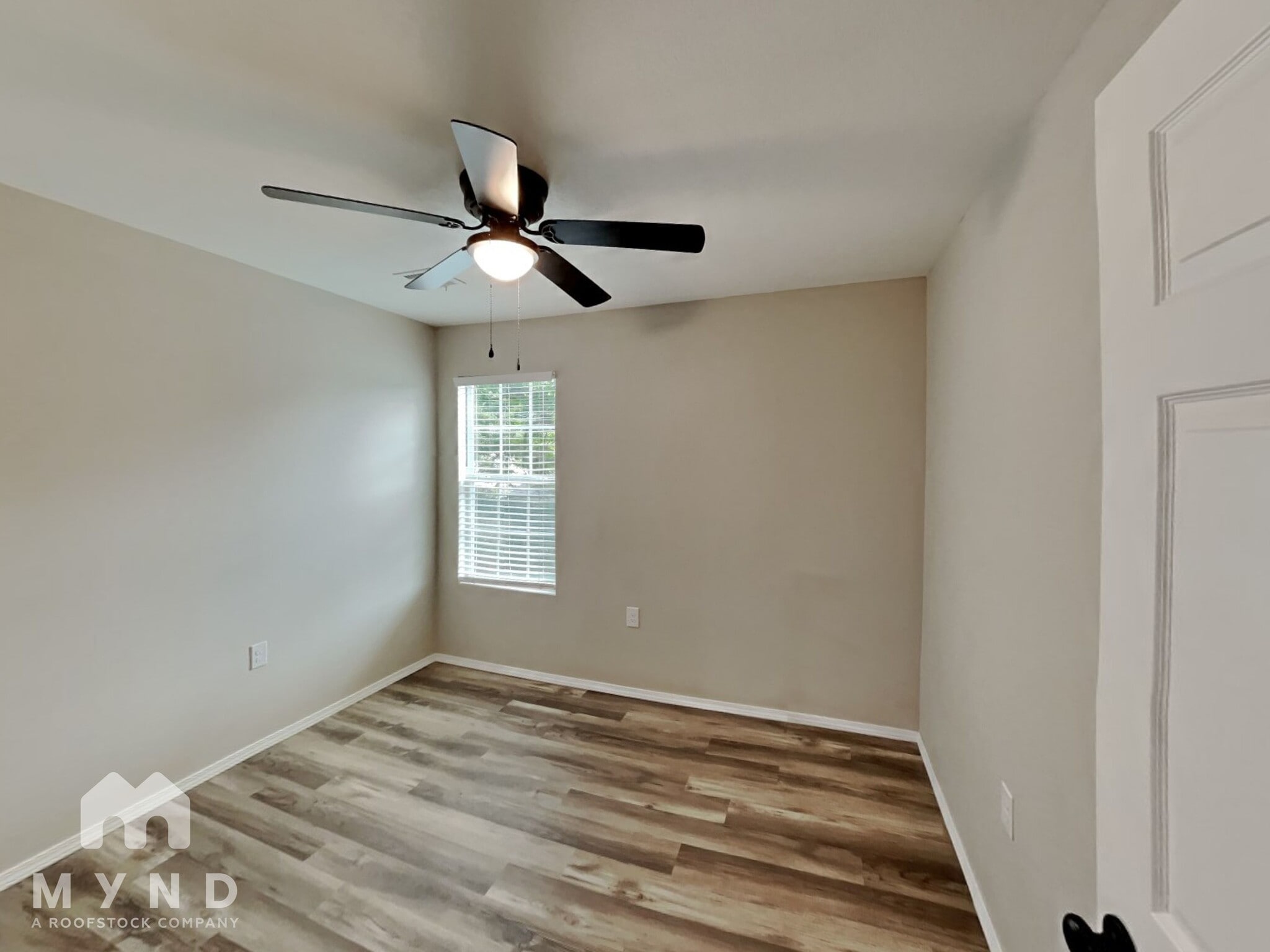 Building Photo - 3212 E Noble Dr