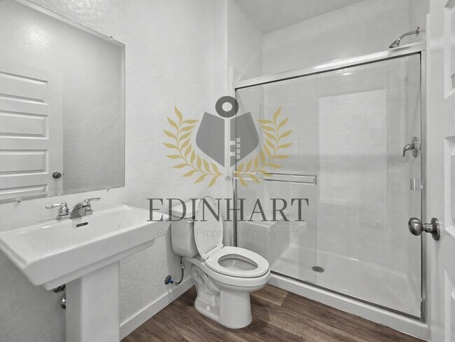 Building Photo - 1820 Klamath Rd S