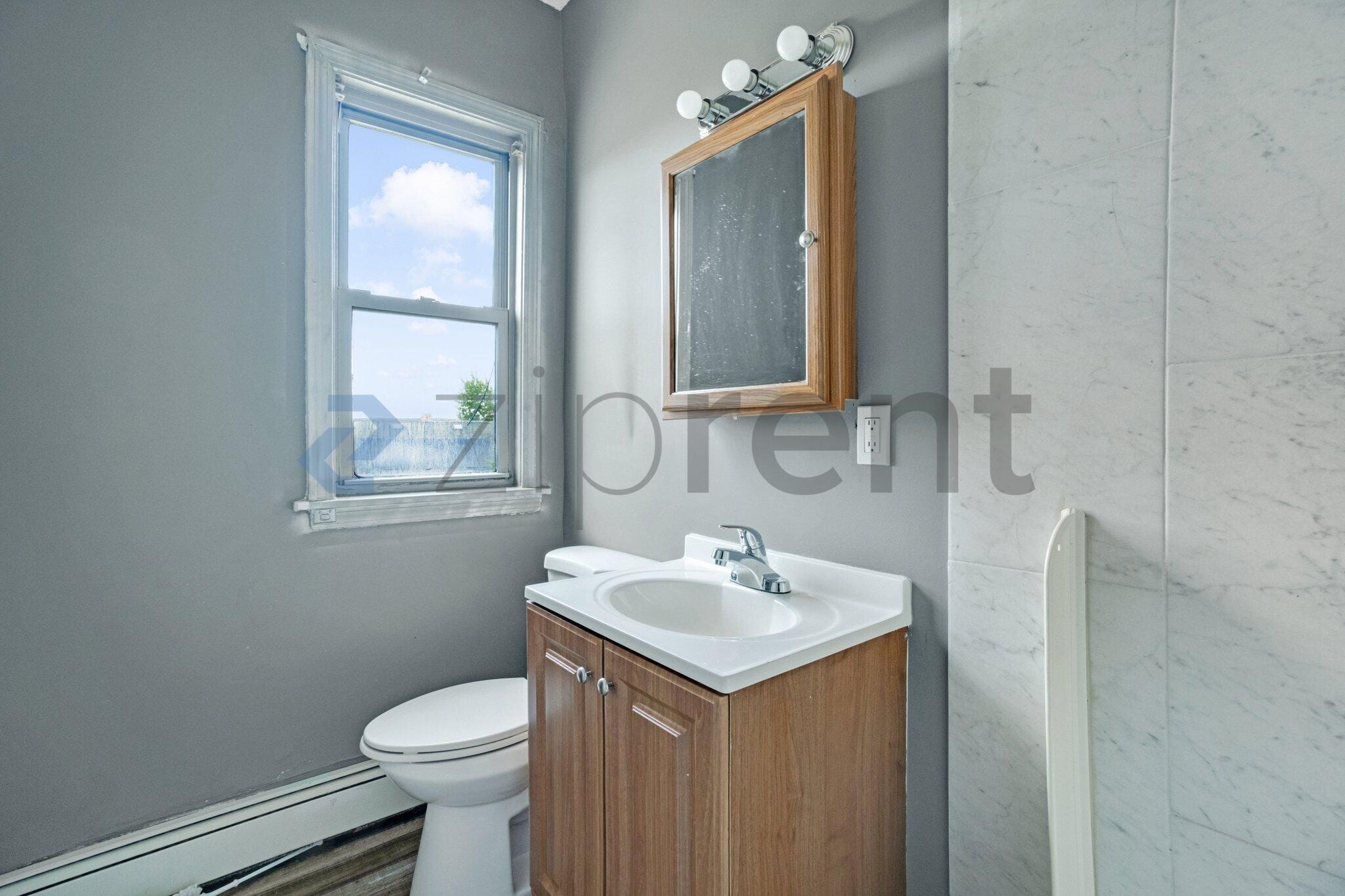 Building Photo - Unit 3L