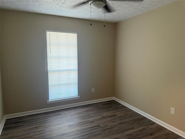 Building Photo - 1206 Kingston Green Dr