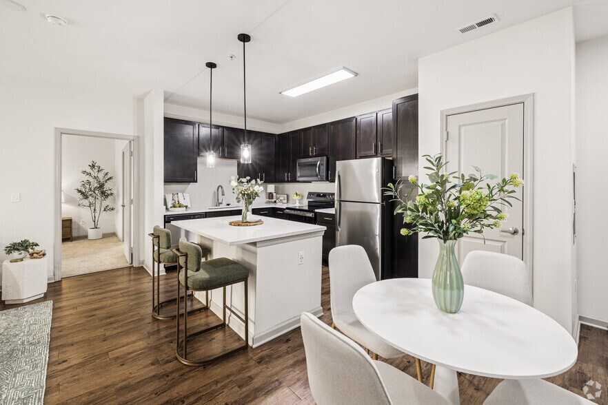 B1 - The Maple - 2BR,2BA - 992SF - Kitchen - The Oliver Bloomfield