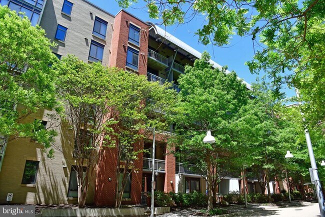 Building Photo - 1200 N Hartford St