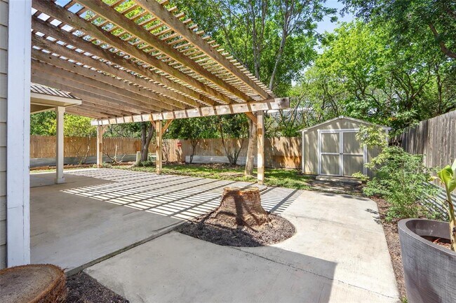 Building Photo - 7831 Saddle Run