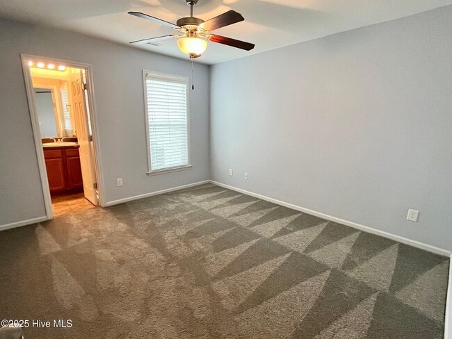 Building Photo - 227 Glenhaven Ln