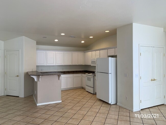 Building Photo - MOVE IN SPECIAL -  HOUSE - VERDE SANTA FE ...
