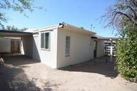 Building Photo - Remodeled 2 Bedroom 1 Bath House! (Back Unit) Central Tucson Location!