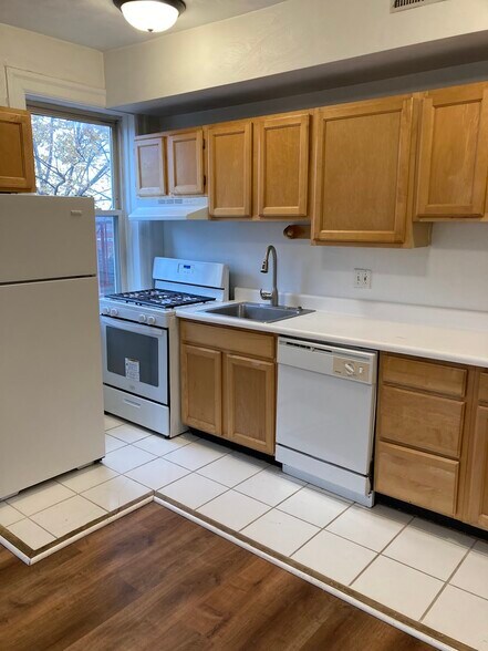 Building Photo - 5819 Bartlett St