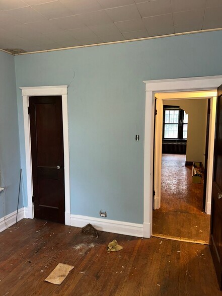 Building Photo - 4845 Anderson Ave