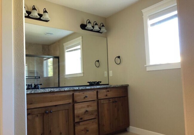 Building Photo - 7429 NE 58th Way