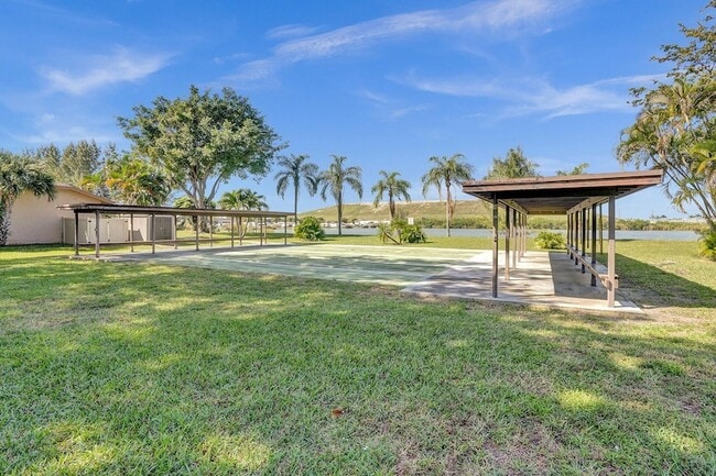 Building Photo - 4550 NW 18th Ave