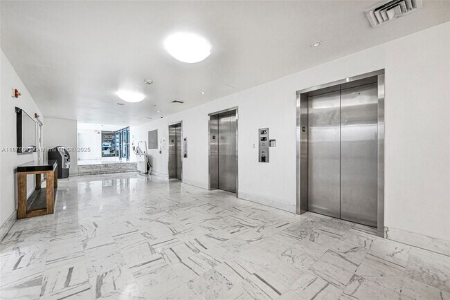 Building Photo - 1000 West Ave