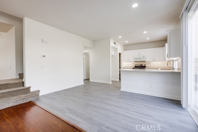 Building Photo - 321 N Riley Ct