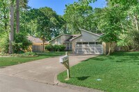 Building Photo - 3122 Village Park Dr