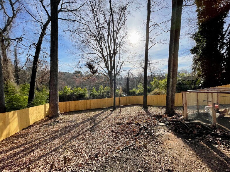 Building Photo - 1001 Belmont Dr