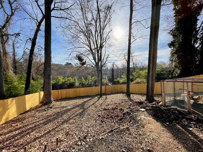 Building Photo - 1001 Belmont Dr