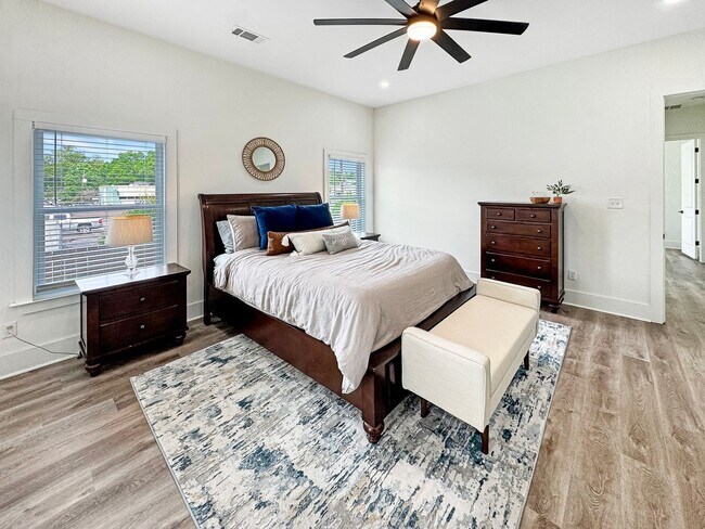 Building Photo - Newer Construction Meets Historic Cooper Young Charm • 5bd / 3ba