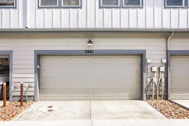 Building Photo - 2861 Bear Spgs Cir