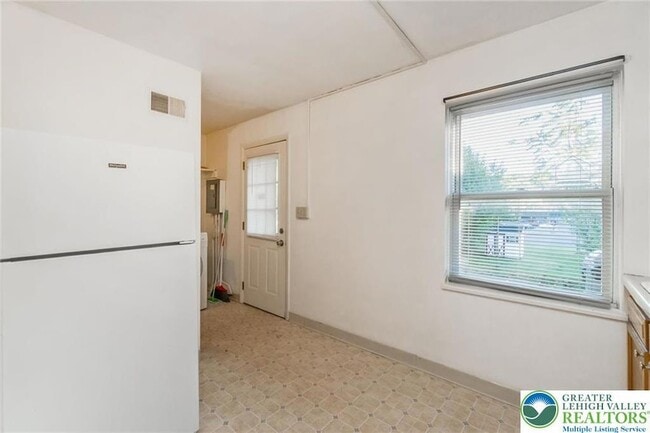 Building Photo - 240 Palmer St