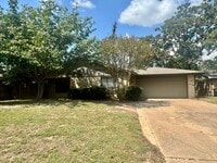 Building Photo - 1004 Crestwood Dr