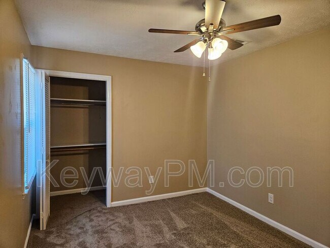 Building Photo - 2326 Greengate Dr