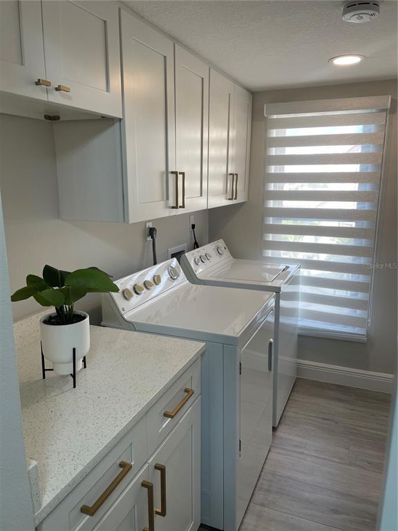 Building Photo - 126 1st St E