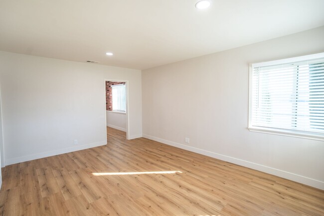 Building Photo - Spacious 1 Bedroom in Torrance with Washer...