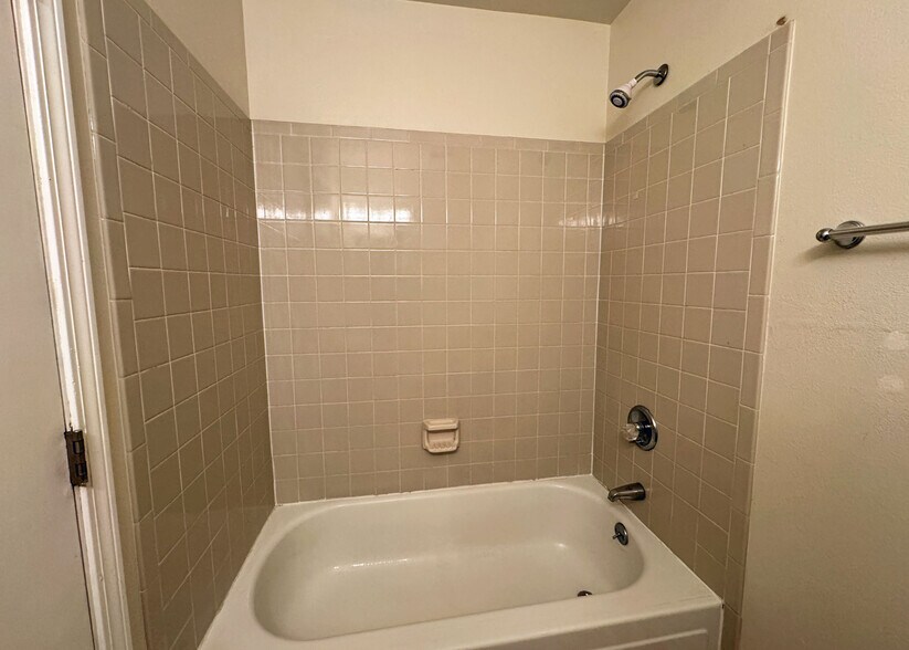 Building Photo - 8038 Horizon Dr
