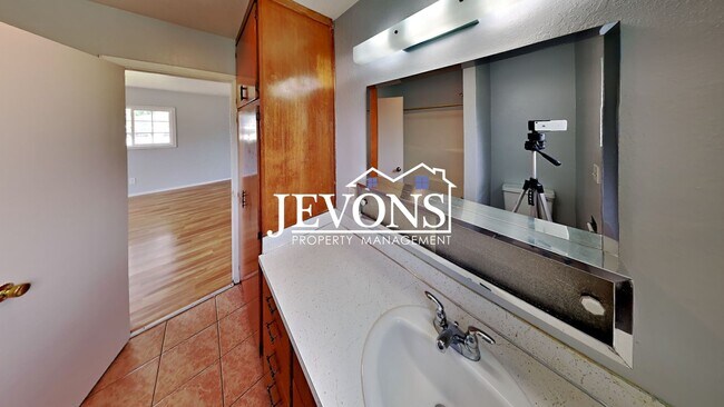 Building Photo - 3-bedroom home near Yakima Valley College ...