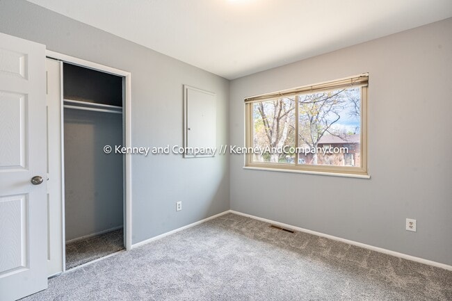 Building Photo - 1421 Querida Dr