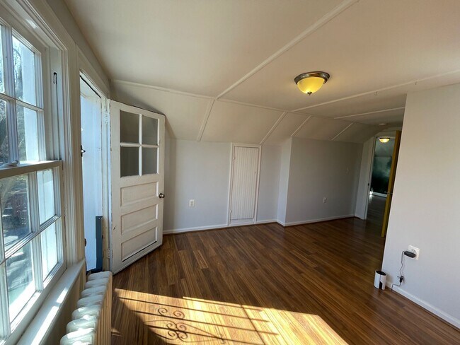 Building Photo - Charming 4BR, 2.5BA Bungalow in the Heart of Mount Rainier!