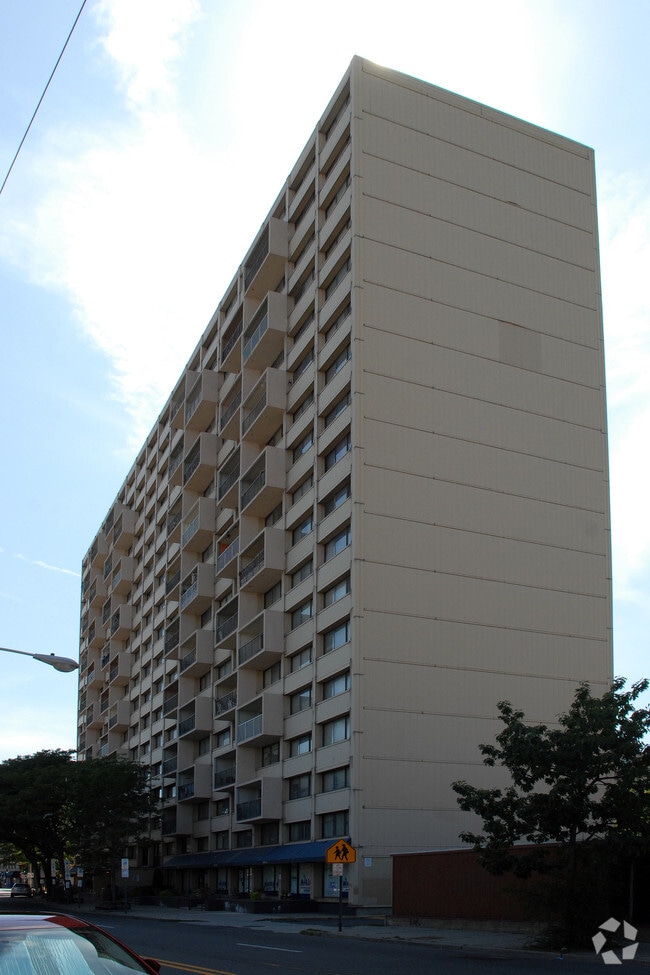 Building Photo - Summit Plaza Apartments