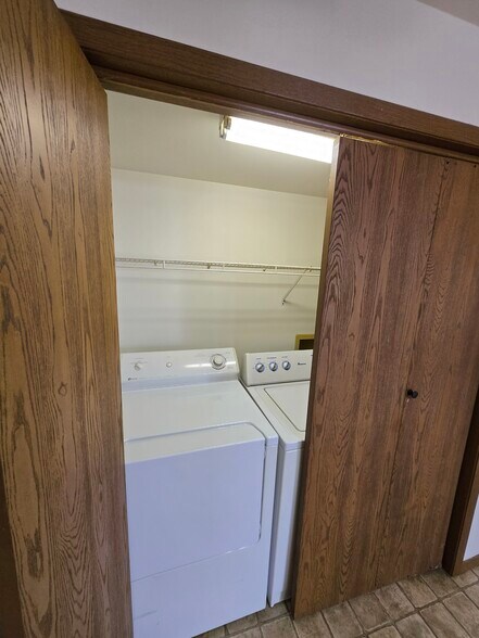 Building Photo - 1324 W Main St