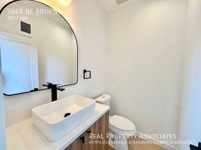 Building Photo - 3849 NE 88th St