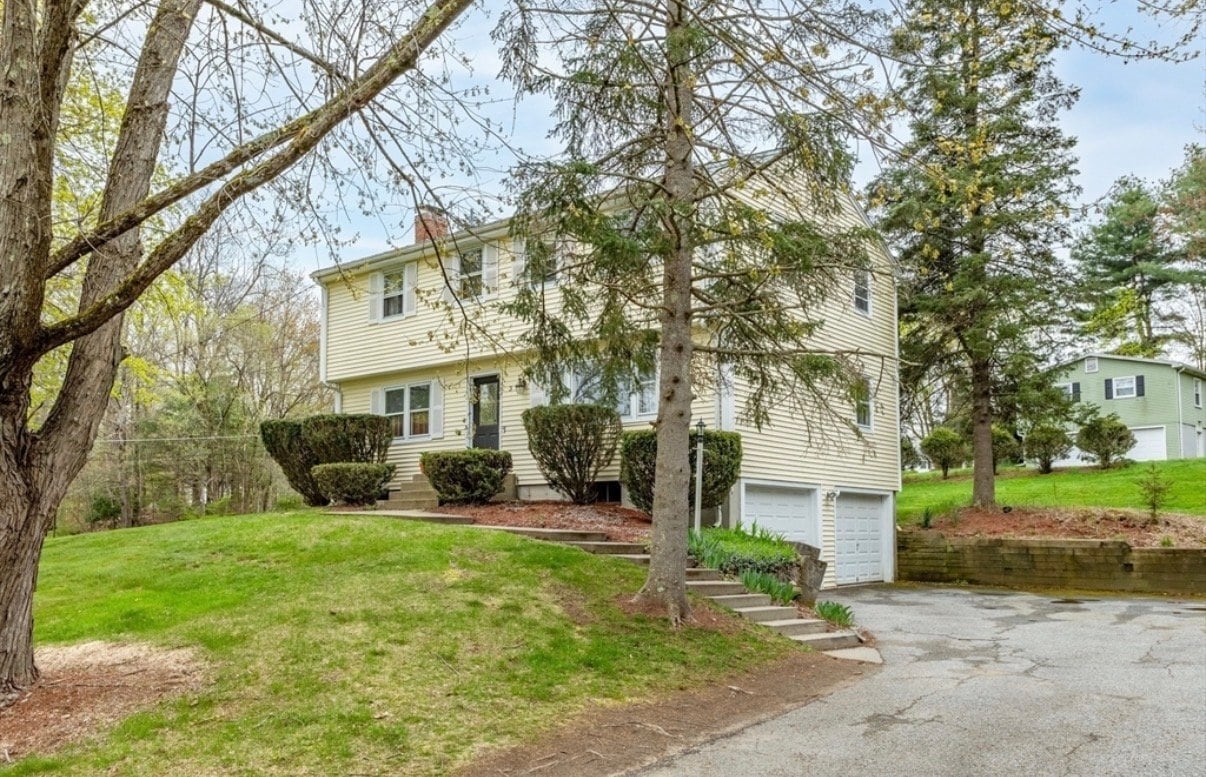 Building Photo - 3 Meadowbrook Rd