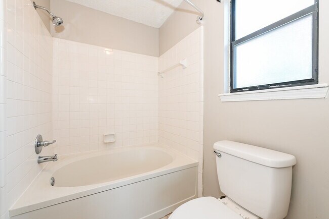 Building Photo - 8026 Fleur De Lis Dr