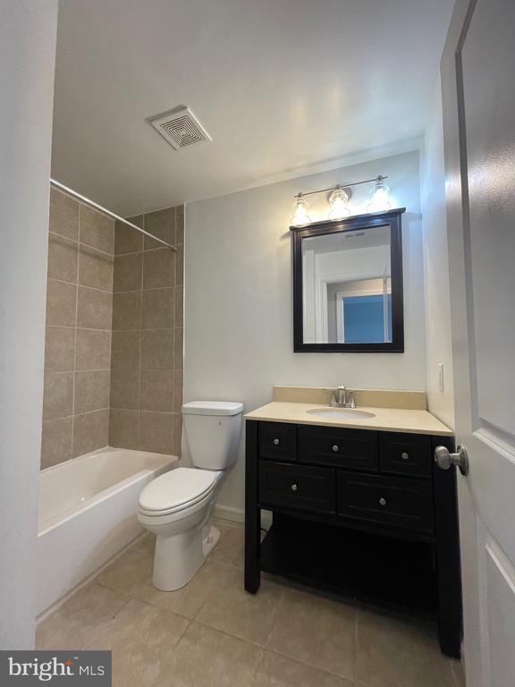 Building Photo - 6415 Whitwell Ct