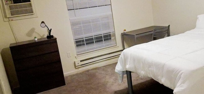 Building Photo - 1051 Southern Dr