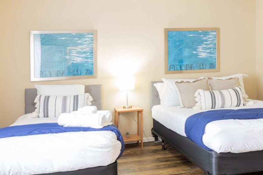 Building Photo - 3912 Crestview Dr