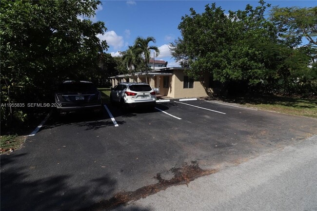 Building Photo - 1139 NE 10th Ave