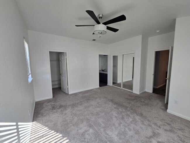 Building Photo - Home For Rent