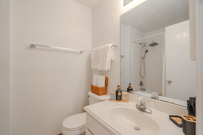 Building Photo - 8051 Bay Branch Dr