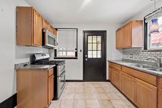 Building Photo - SCORE 50% OFF 1ST MONTH'S RENT IF SIGNED BY APRIL 10! Amazing 2 bedroom home in Clairton availabl...