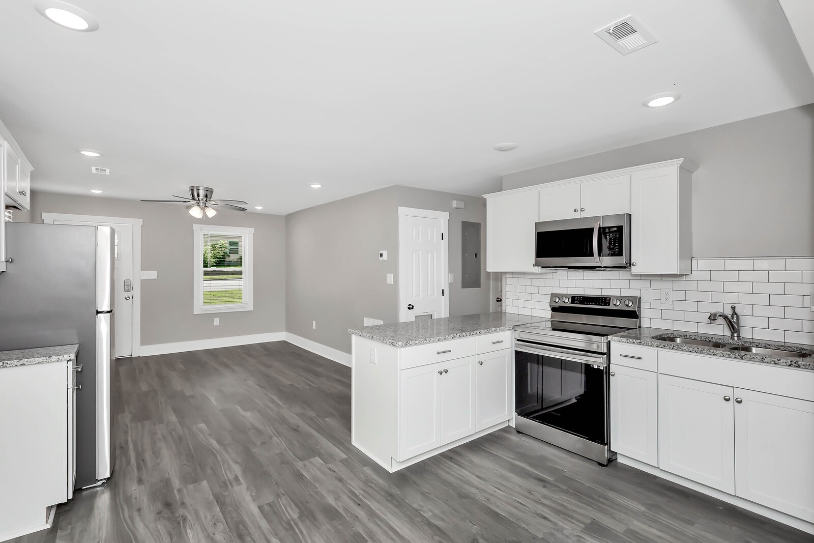 Building Photo - 908 Fairway Dr NW