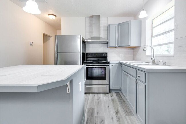 Building Photo - 228 Bonnet Ave