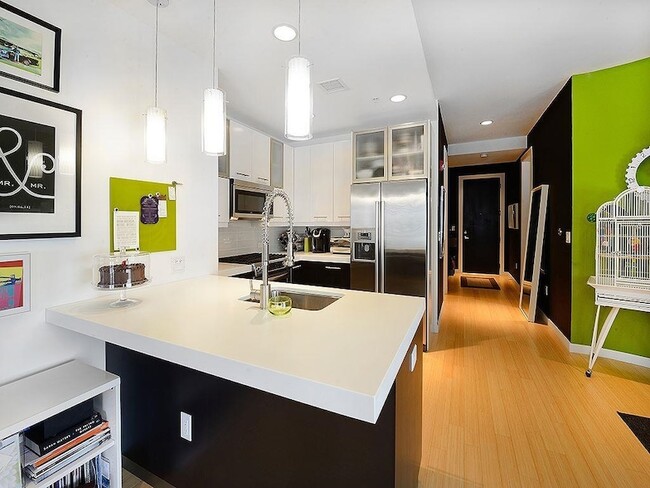 Building Photo - 511 Madison St