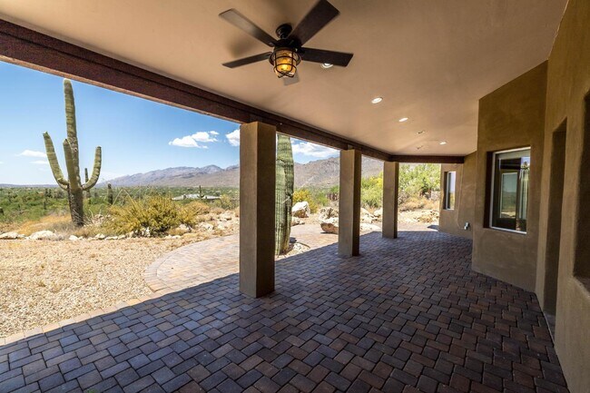 Building Photo - "Spacious Tucson Retreat with Granite Eleg...